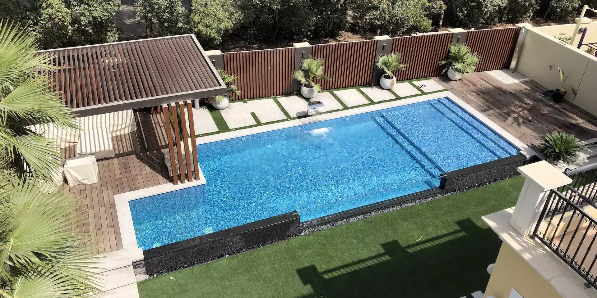 Infinity Pool Transparent Wall