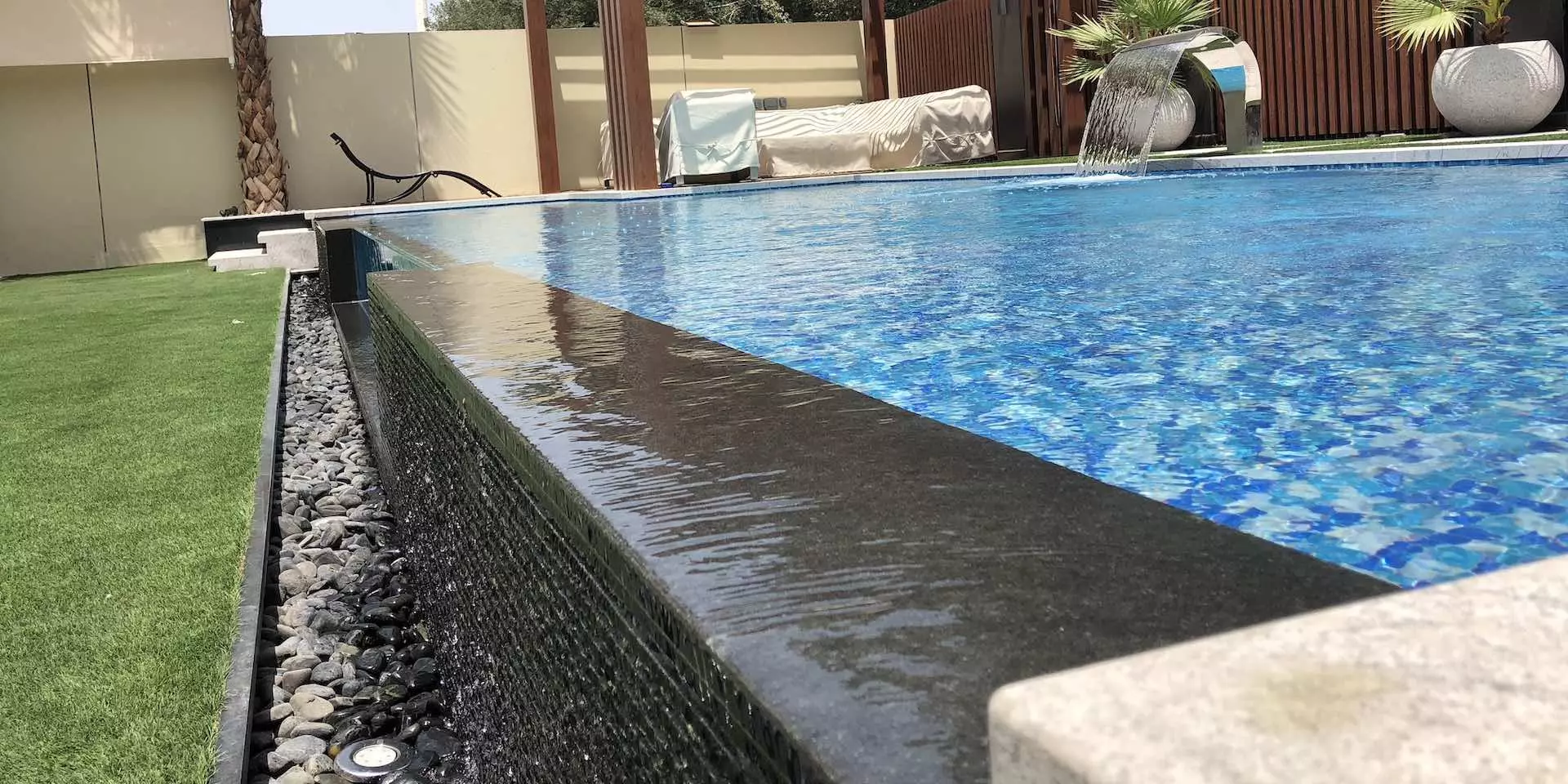 Infinity Pool Transparent Wall