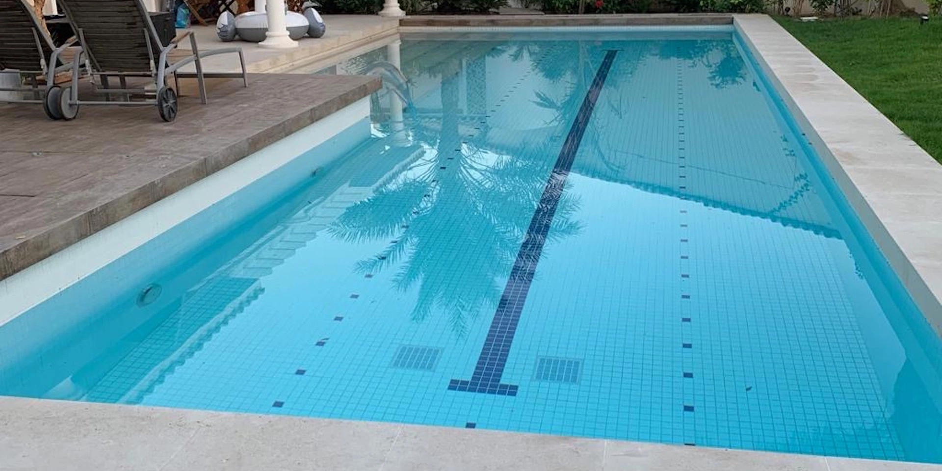 Elegant Skimmer Pool