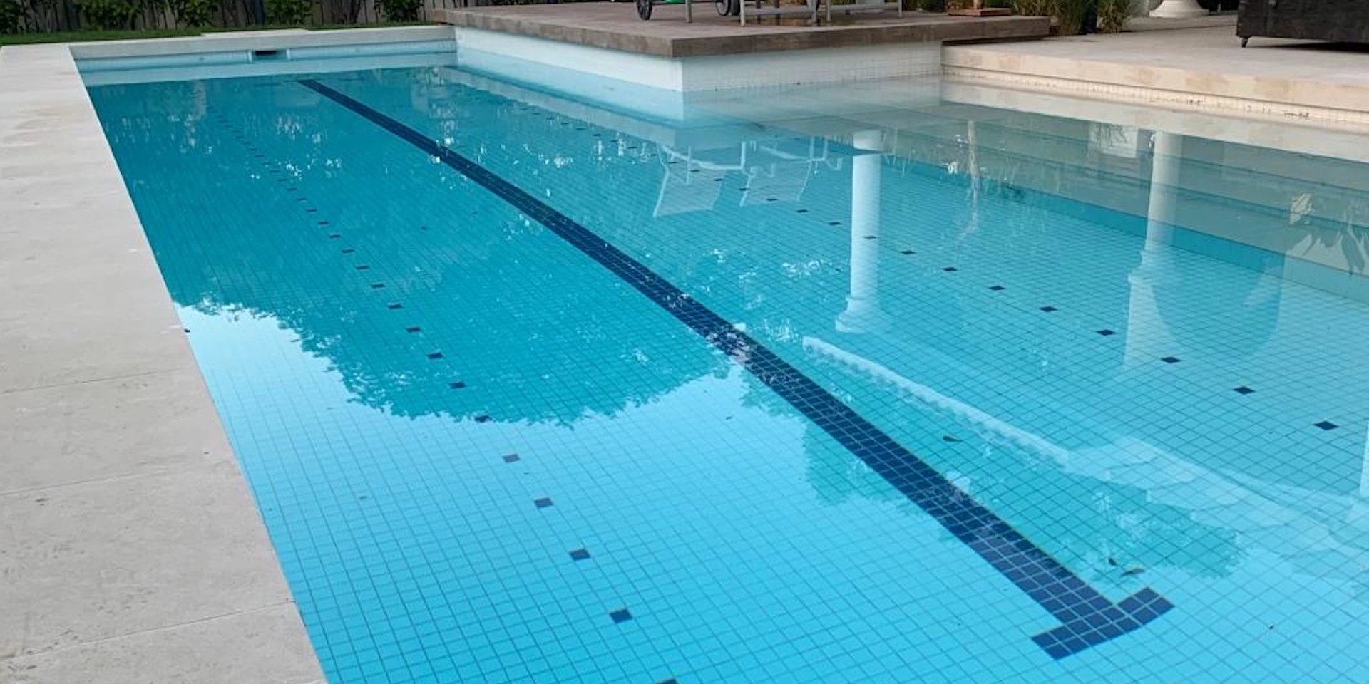 Elegant Skimmer Pool