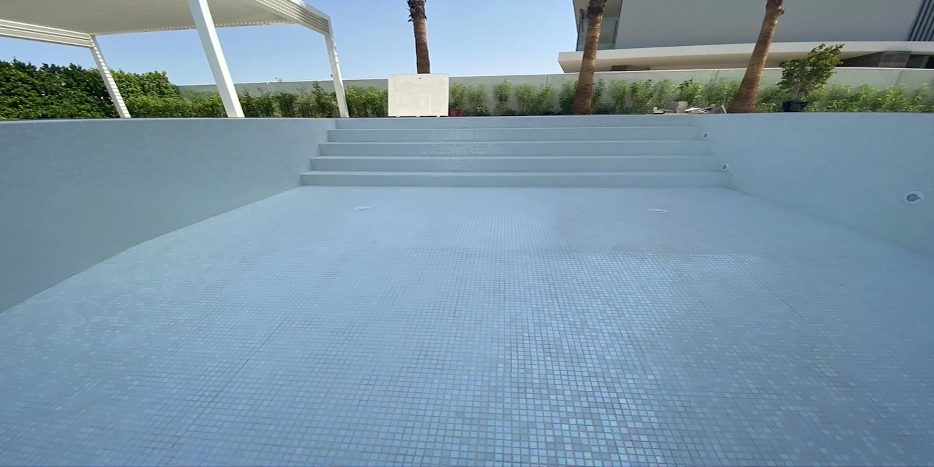 White Pearl Mirror Pool