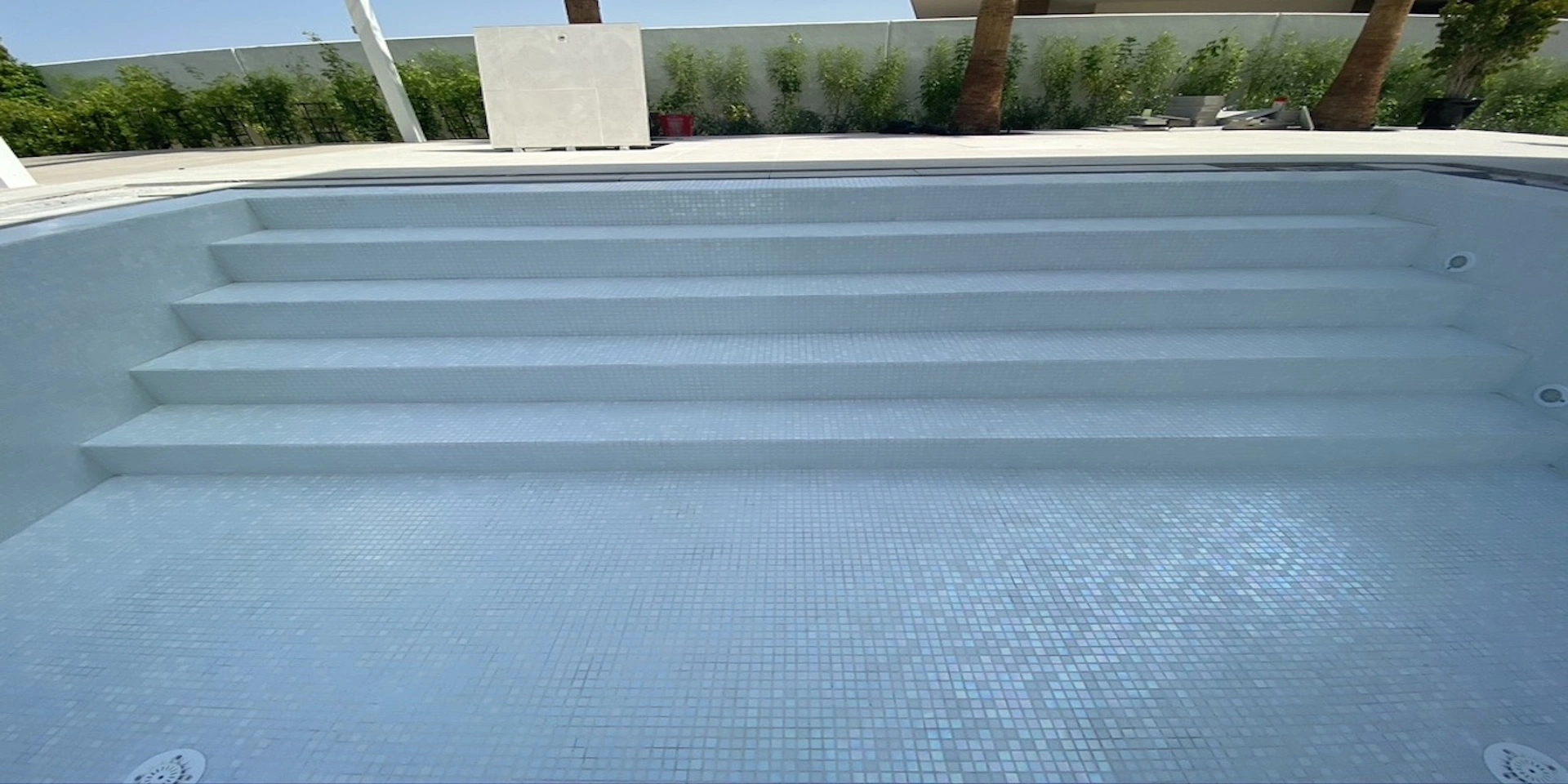 White Pearl Mirror Pool
