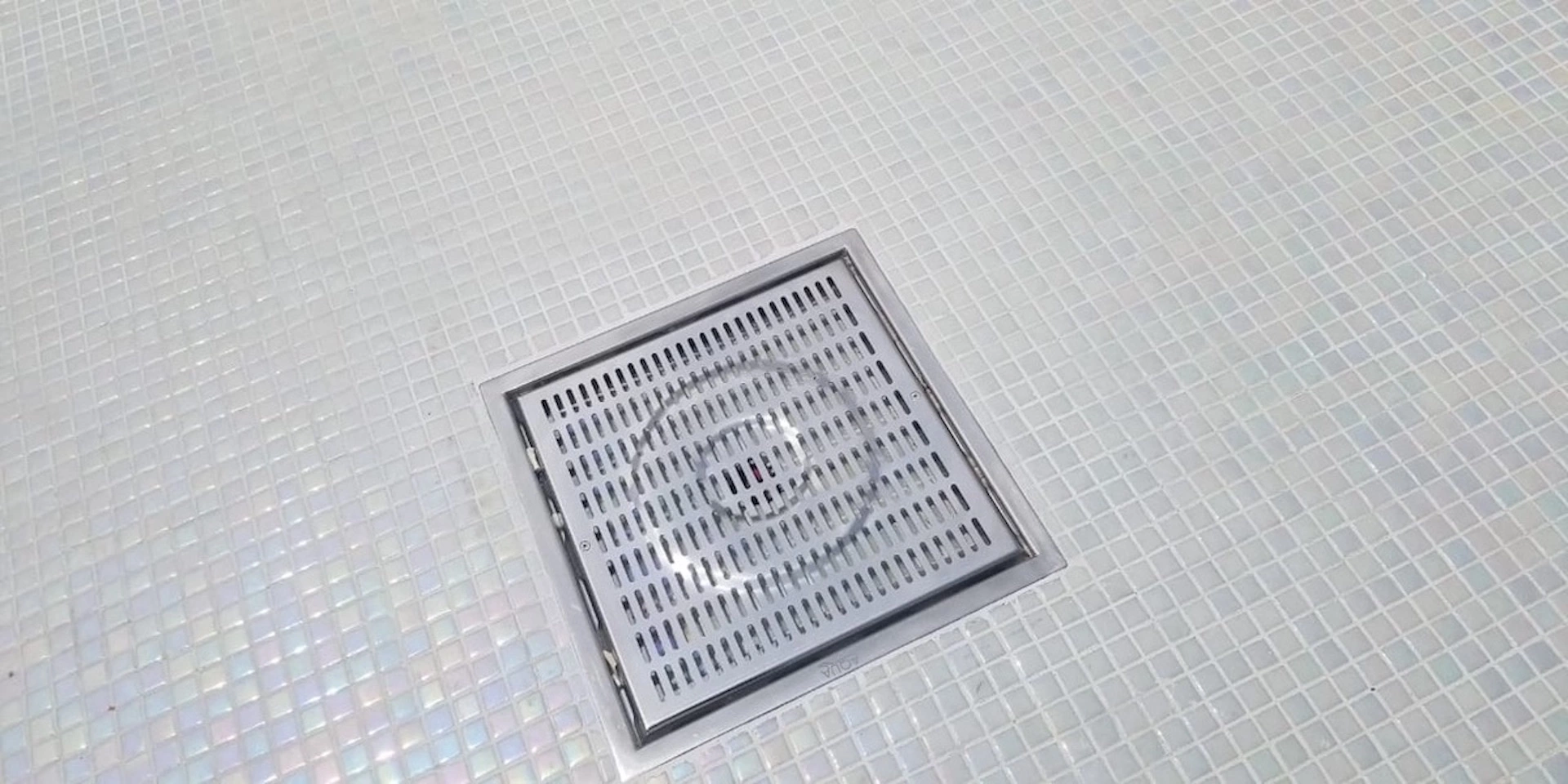 White Pearl Mirror Pool