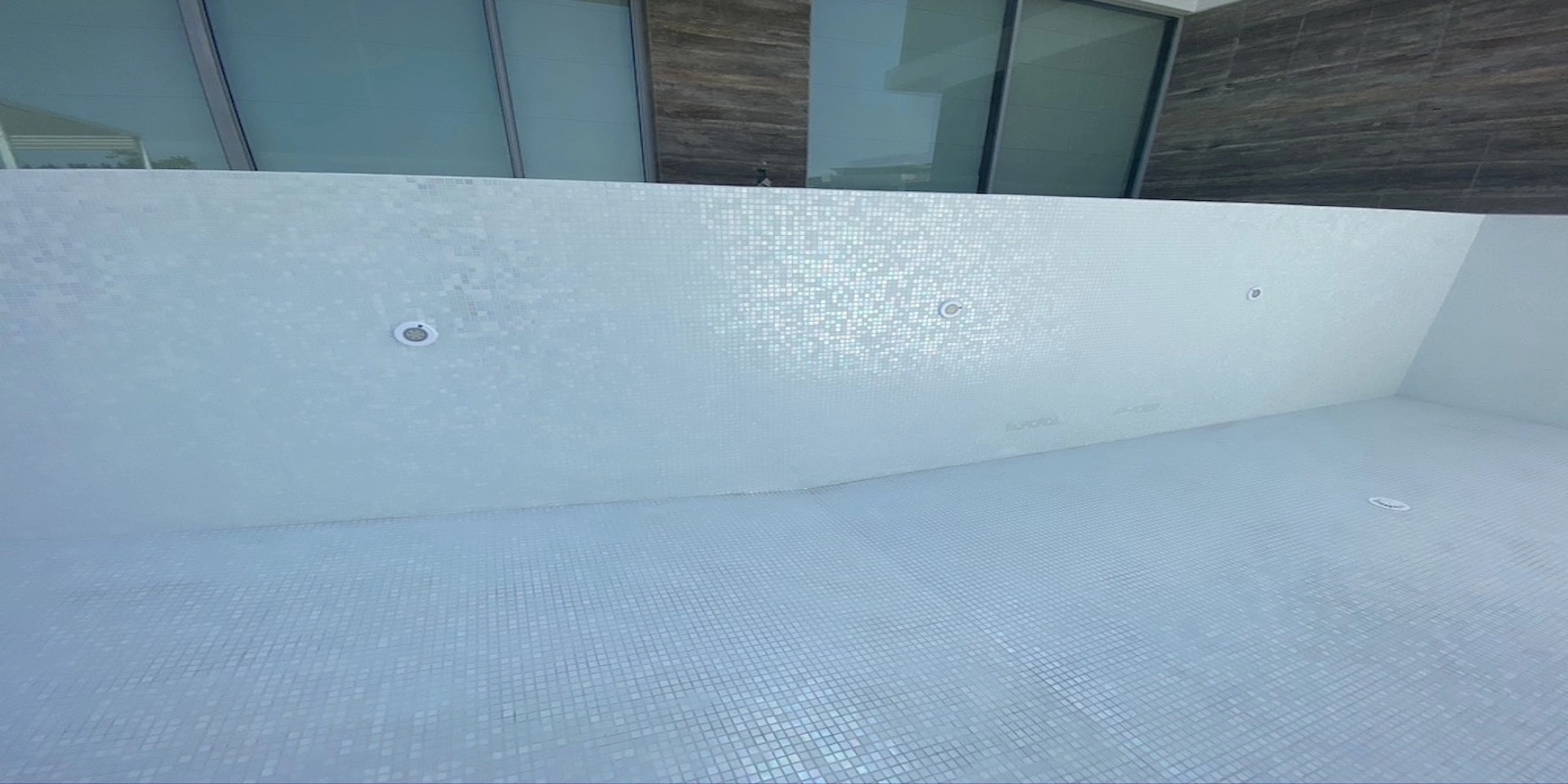 White Pearl Mirror Pool