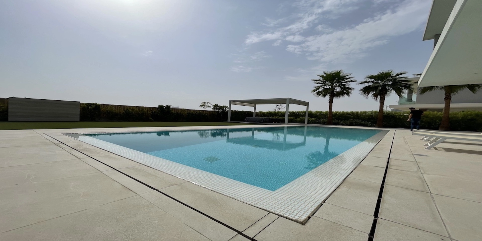 White Pearl Mirror Pool