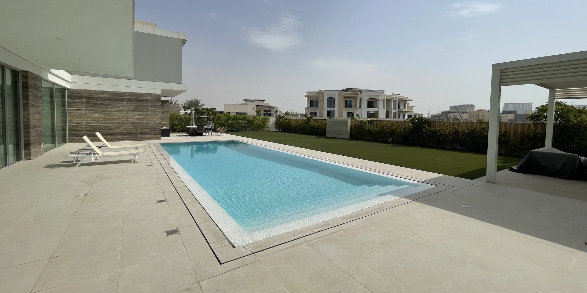 White Pearl Mirror Pool