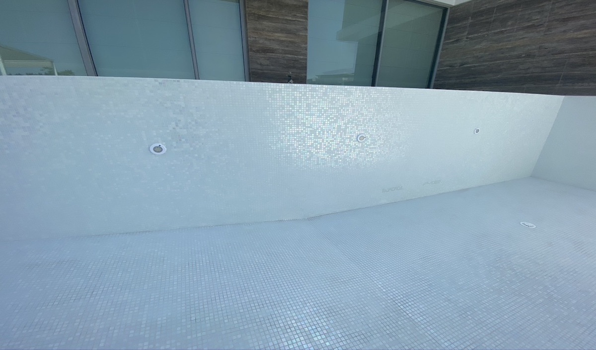 Luxury Overflow White Pearl Mirror Pool | Dubai Hills Dubai
