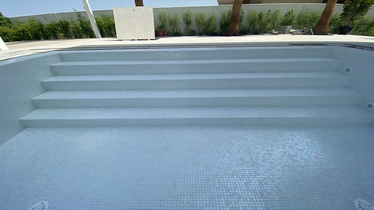 Luxury Overflow White Pearl Mirror Pool | Dubai Hills Dubai