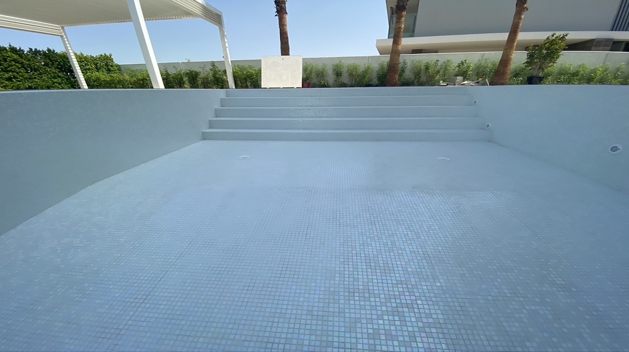 Luxury Overflow White Pearl Mirror Pool | Dubai Hills Dubai