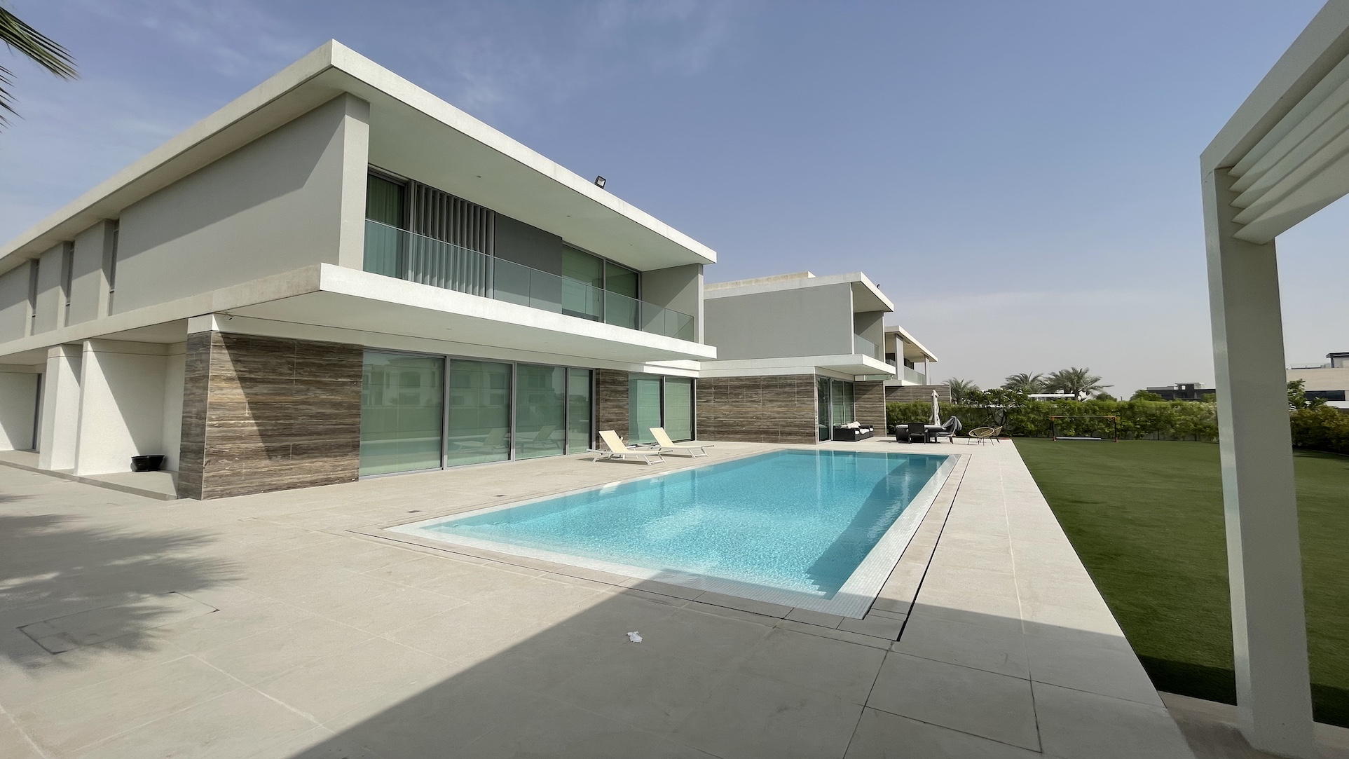 Luxury Overflow White Pearl Mirror Pool | Dubai Hills Dubai