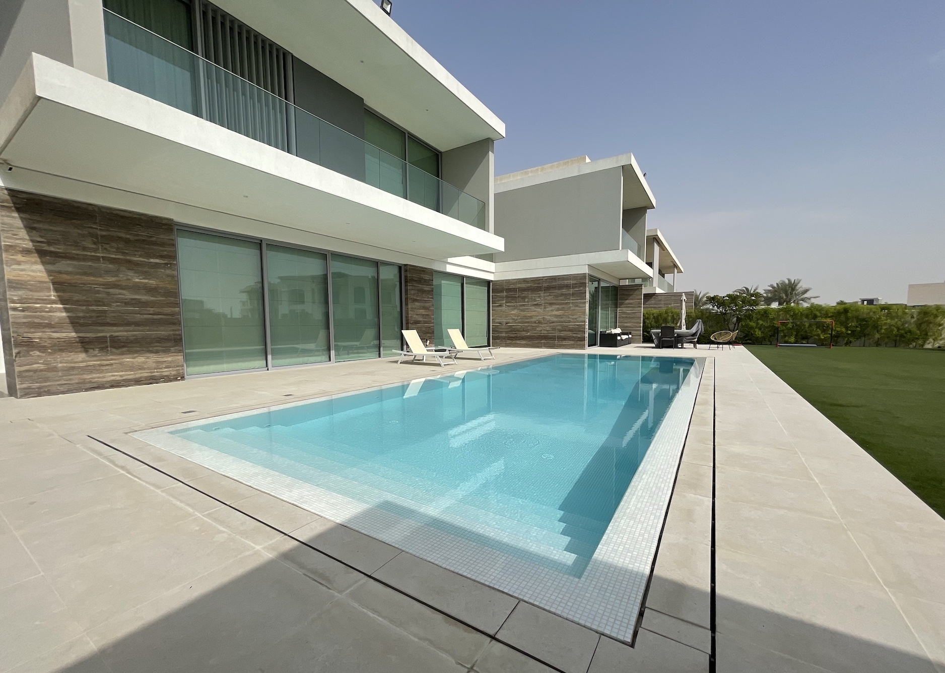 Luxury Overflow White Pearl Mirror Pool | Dubai Hills Dubai