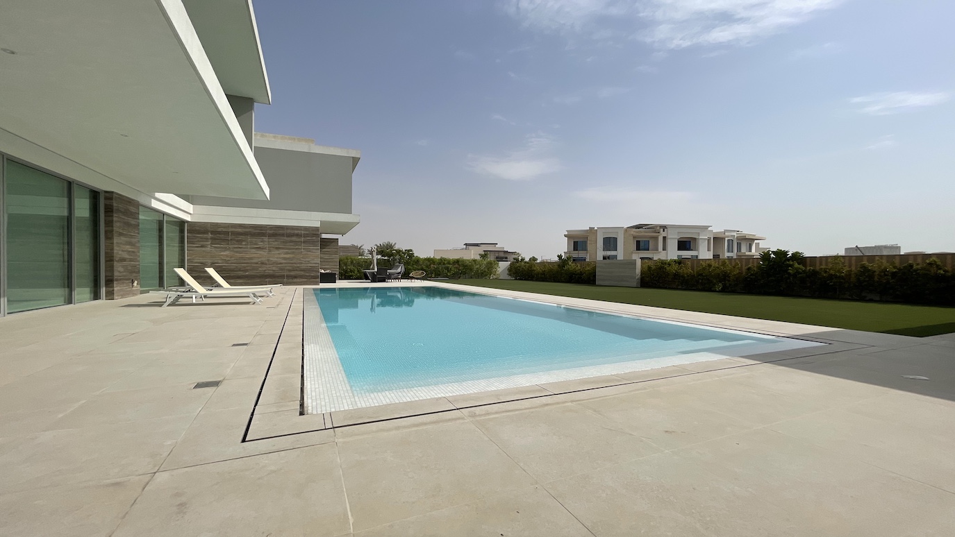 Luxury Overflow White Pearl Mirror Pool | Dubai Hills Dubai