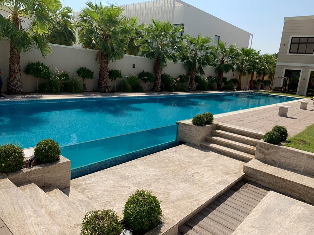 Overflow Pool Transparent Wall – 25 m x 5 m